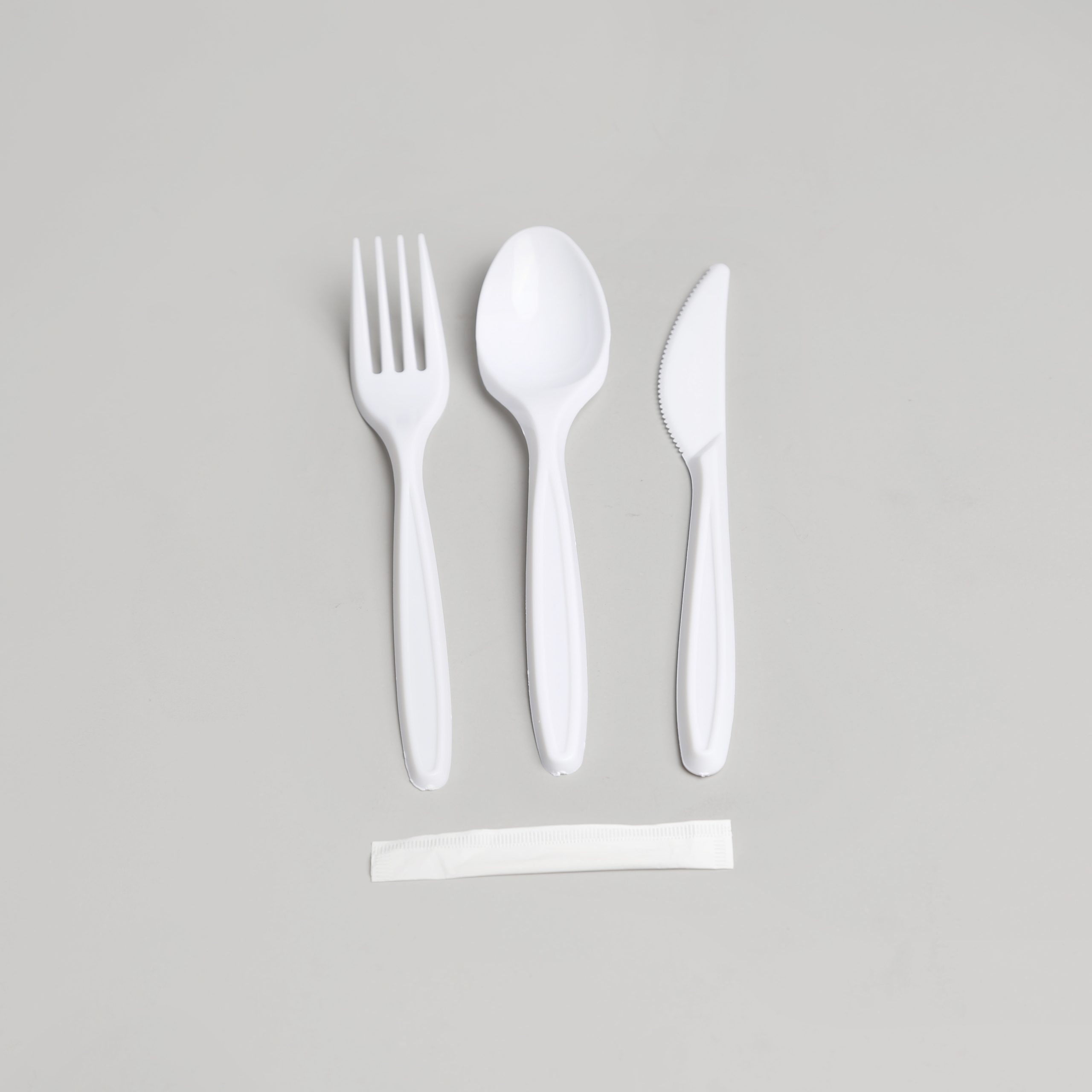 Pack couverts blanc : Cuillère-Fourchette-Couteau-Serviette